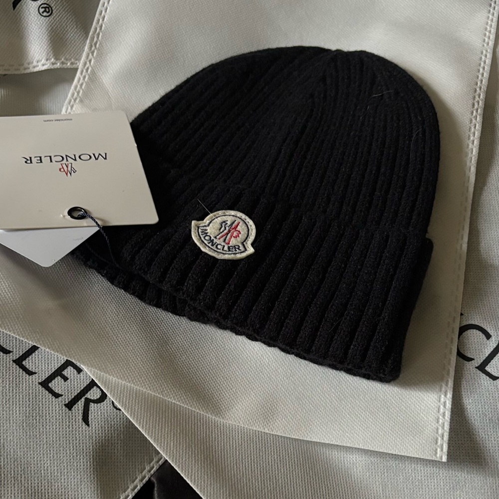 Moncler hat
